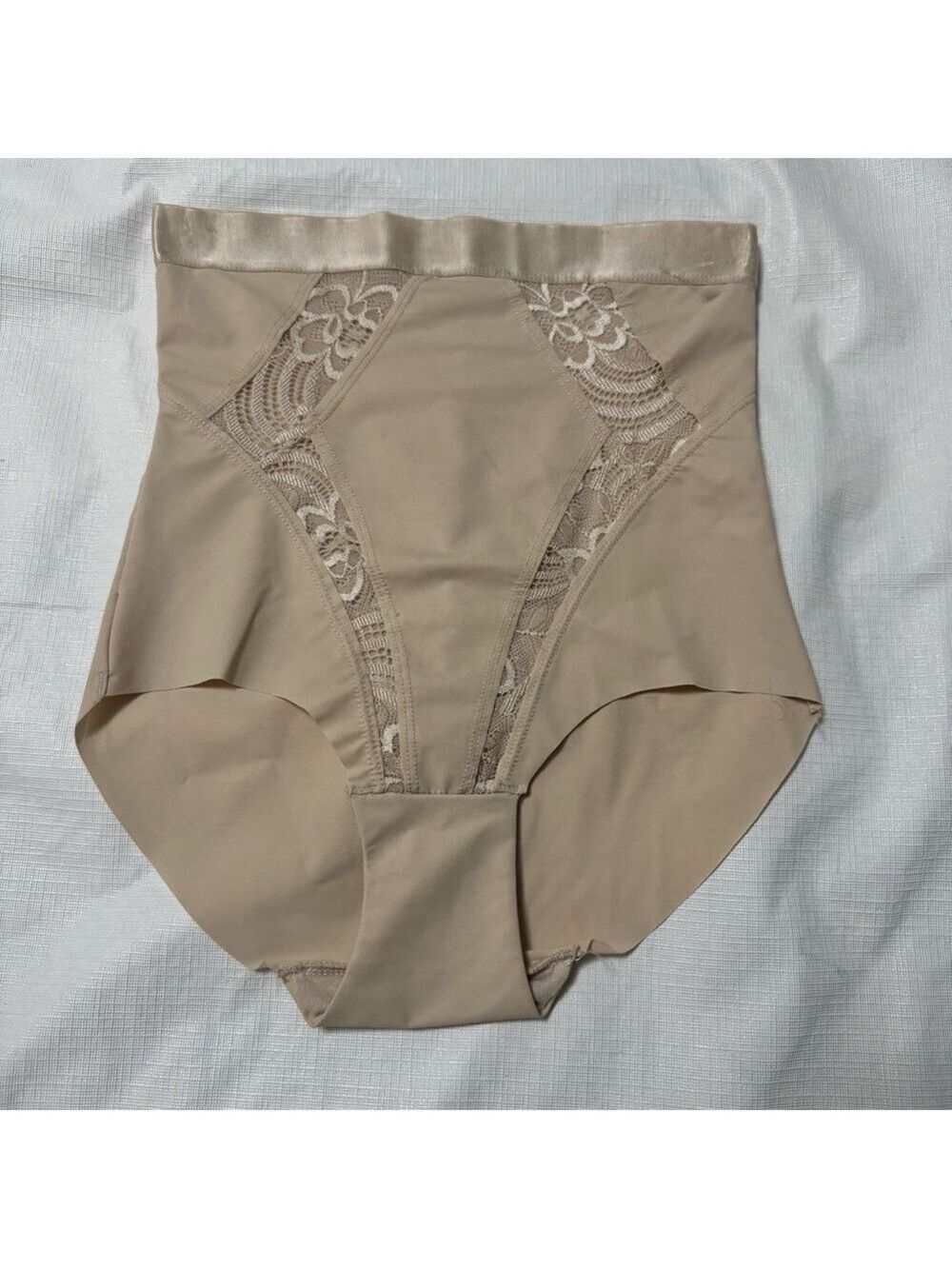 4/25 Under Where Shaping Underwear Small 
1 piece